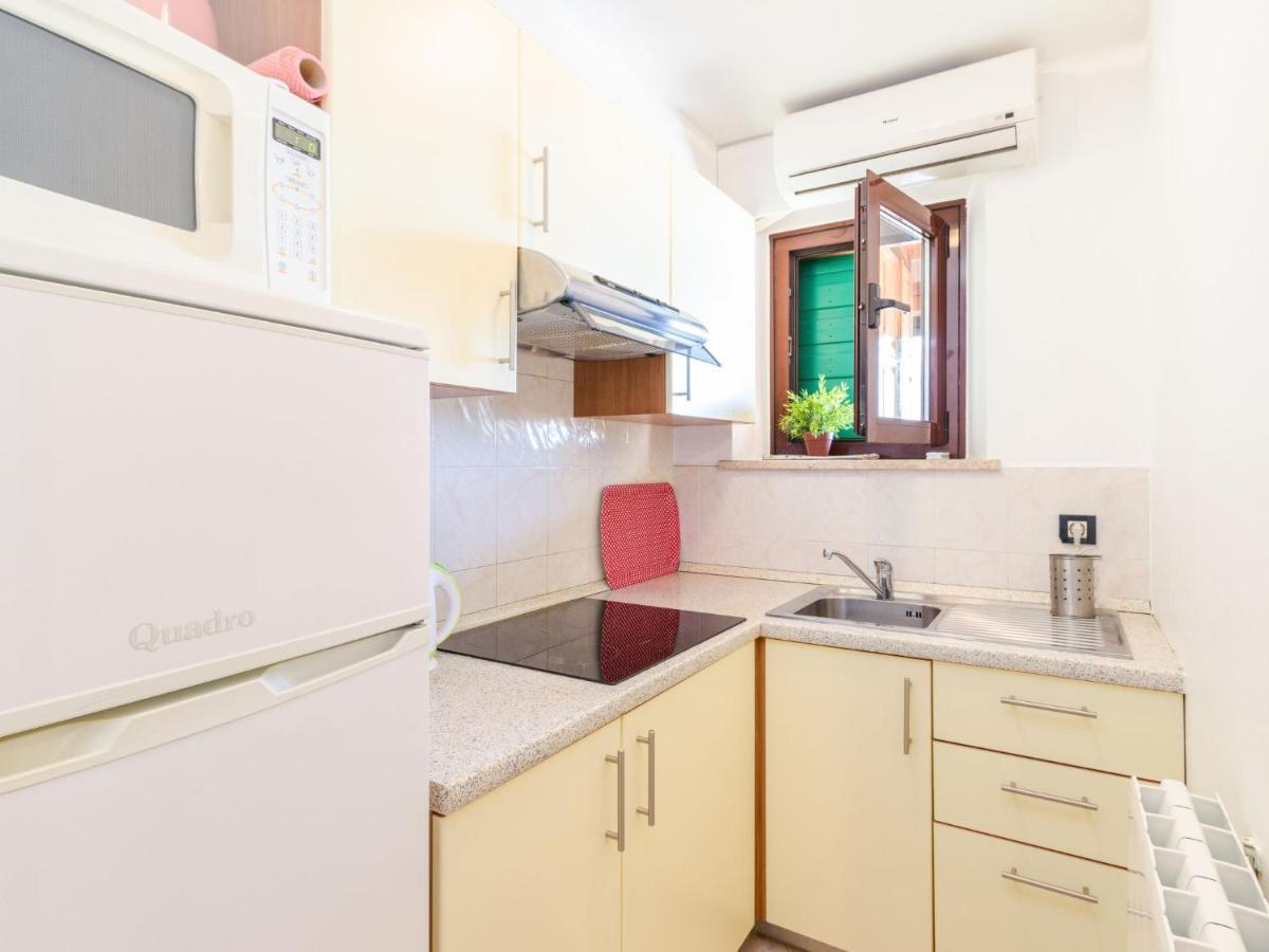 Antonella & Napoletano-1 By Interhome Umag